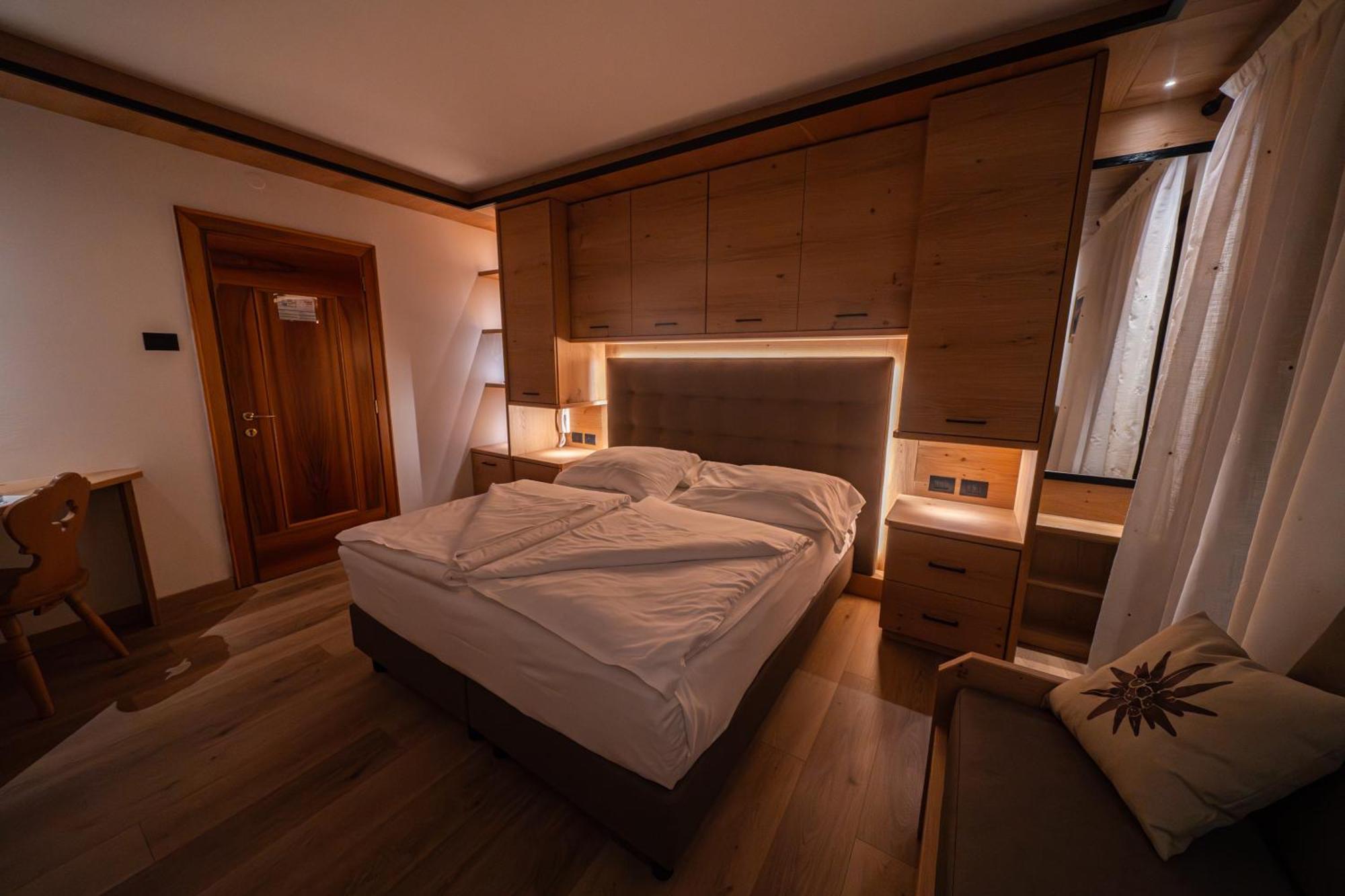 Hotel Fontana 萨帕达 外观 照片