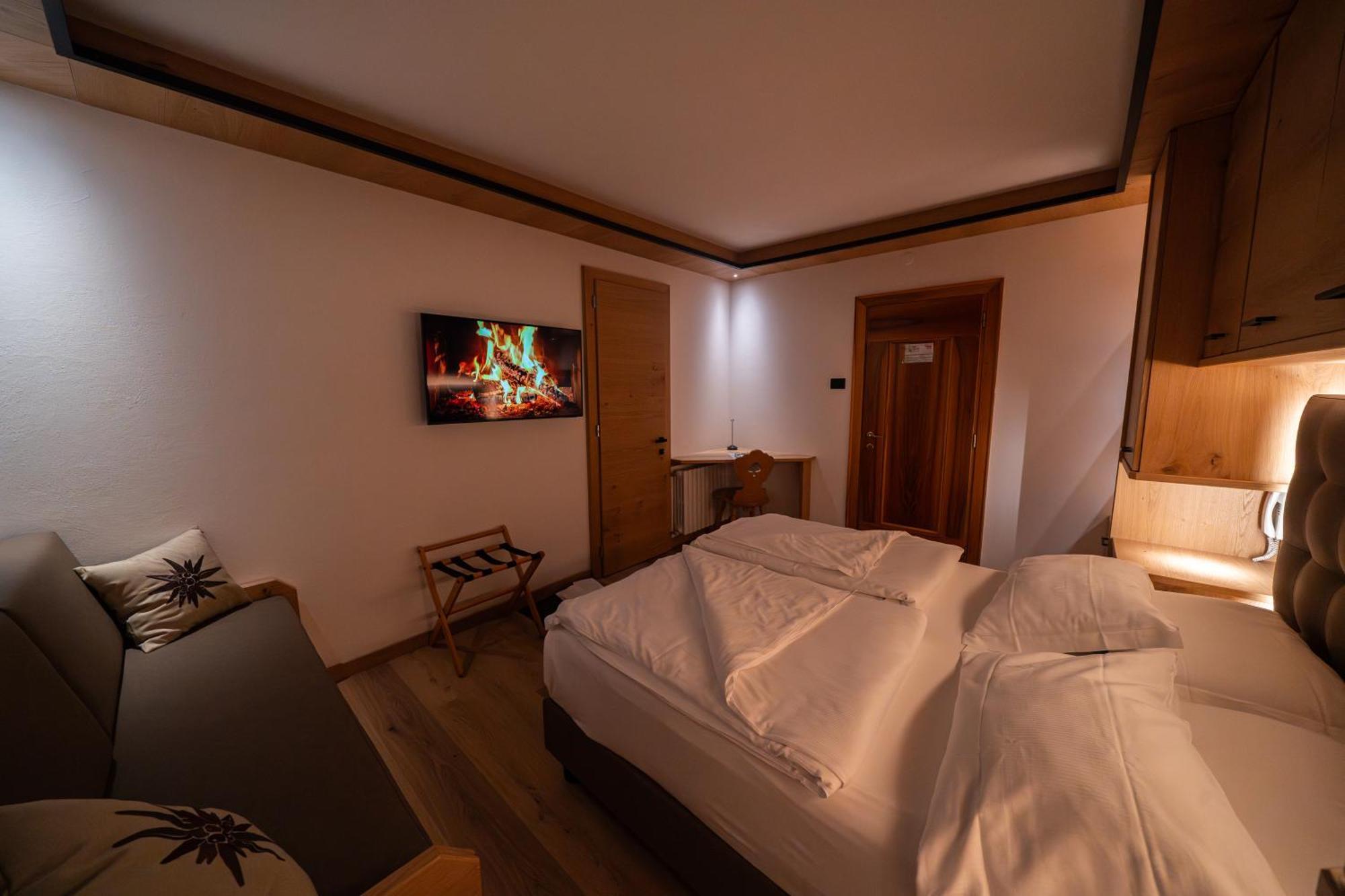 Hotel Fontana 萨帕达 外观 照片