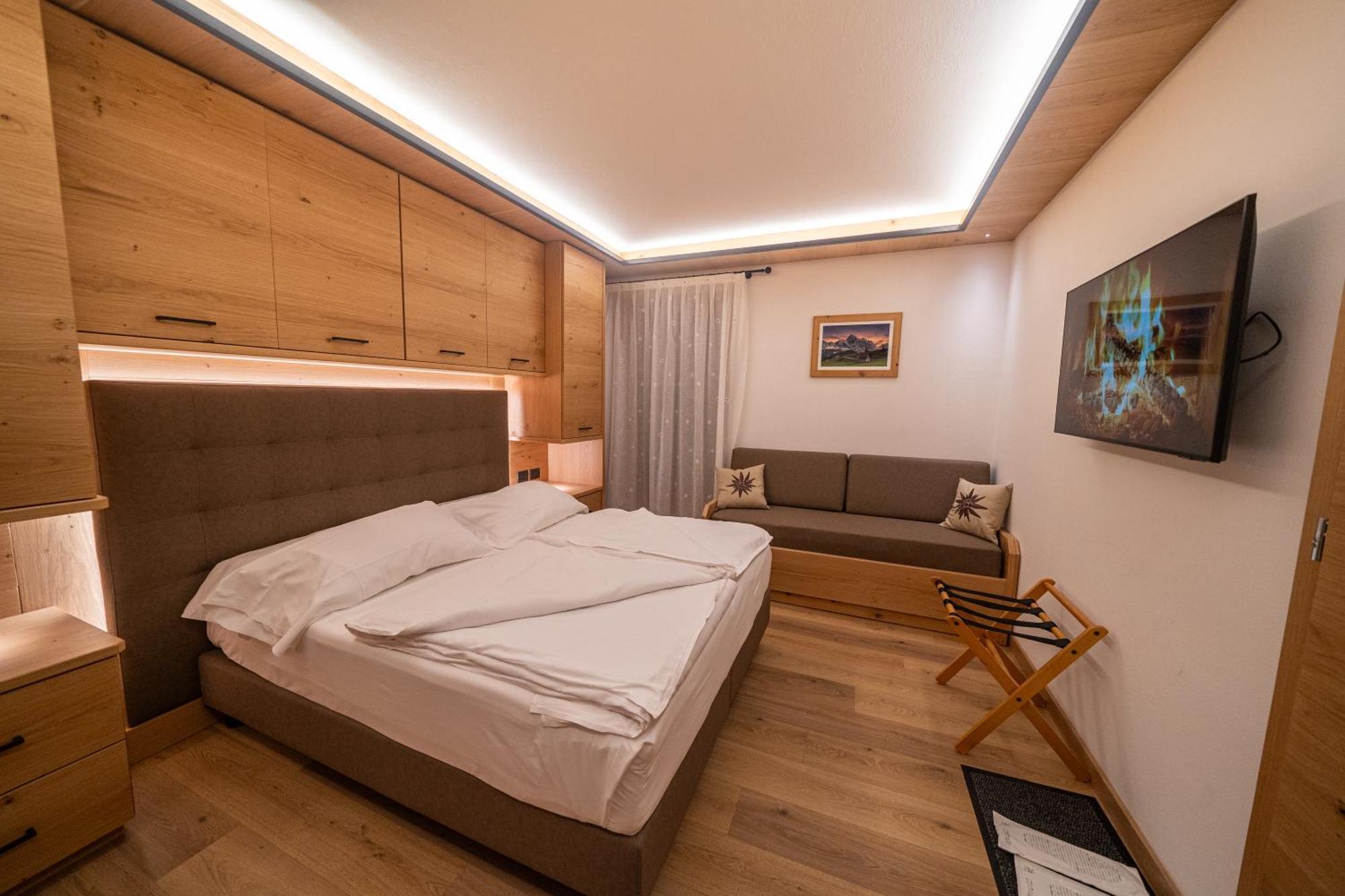 Hotel Fontana 萨帕达 外观 照片